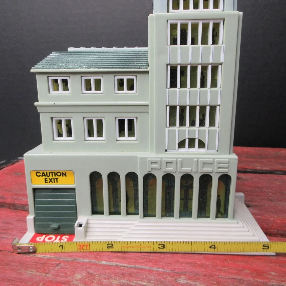 VTG 1989 Lewis Galoob Micro Machines Police Station Building Light-Up WORKS